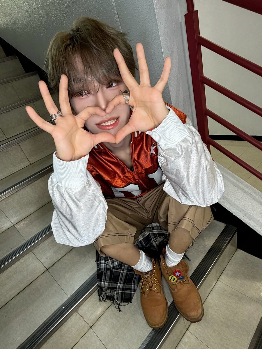 XINLONG. tweet media