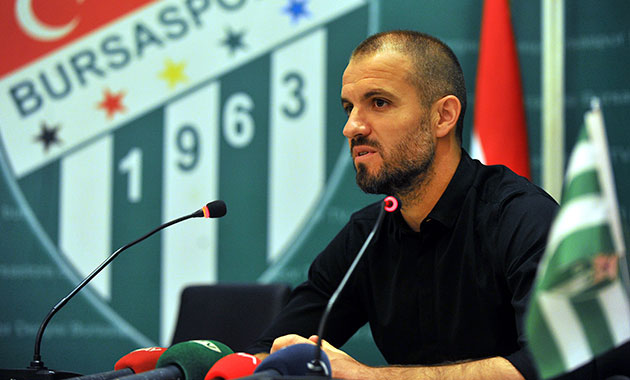 Hoca polemiğine girmeden resmi açıklamayı bekleyen bir taraftarım.  Başkanımız Enes Çelik ve yönetimi, Mustafa Er'den yana tercihini yaptı. T.D  konusu kapandı. Hayırlı olsun. İnşallah başarılı olur, emekler ziyan olmaz.  Hem de birilerine