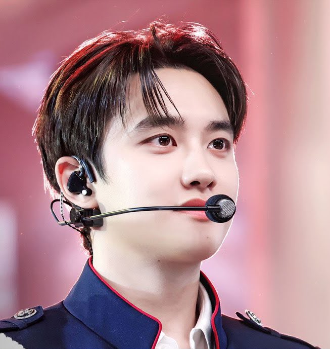 cimorry21's tweet photo. kyungsoo’s smile     vs      kyungsoo’s giggling https://t.co/5KtBrowV29