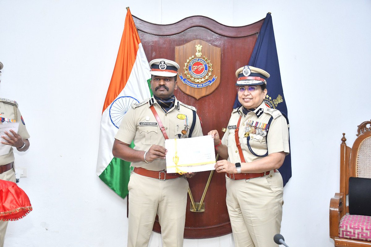 PuducheryPolice's tweet photo. On the occasion of the 77th Republic Day, the Hon’ble DGP hoisted the Tricolour, reaffirming our commitment to the Constitution of India.

Continuing the celebrations, Commendation Discs were awarded to police officers and personnel in recognition of their exemplary service to the nation. @LGov_Puducherry @CM_Puducherry @ANamassivayam @CSPuducherry