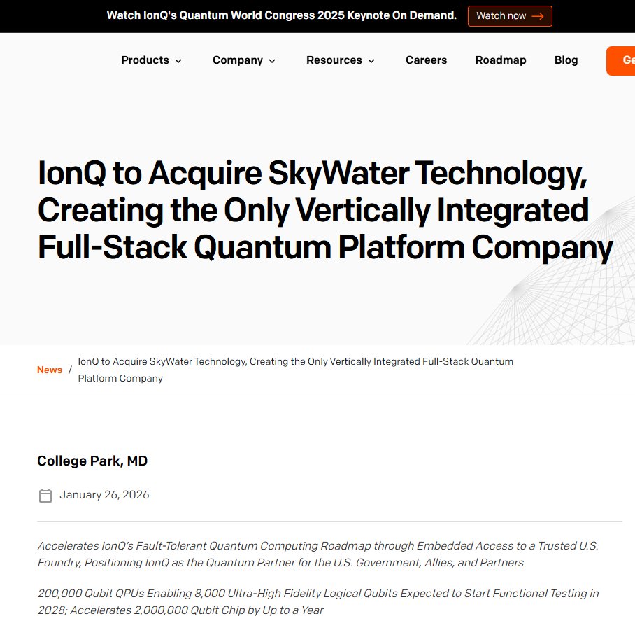 Unclestocknotes's tweet photo. #IonQ 以約 $18 億美元(每股 $35,溢價 38%)收購 SkyWater Technology (#SKYT)。以前 IonQ 做量子晶片,得去求晶圓廠排隊,甚至可能被那些做手機晶片的大單擠掉。現在它直接把工廠買下來了。
SkyWater 是美國戰爭部(DoW) 認證的 「可信賴晶圓廠 」。IonQ 現在擁有了一張 「五角大廈的 VIP 通行證」。
速度: 量子晶片需要特殊的工藝(不是標準的 CMOS)。自己有工廠,IonQ 可以隨時調整產線來測試新設計,這會讓它的研發速度比對手快上好幾倍。新聞提到這能將 200,000 Qubit 晶片的問世時間提前到 2028 年。
同時這完全符合美國製造、國防優先、供應鏈回流。
在中美科技戰的背景下,美國政府絕不允許量子電腦這種「戰略武器」的供應鏈有任何斷鏈風險。IonQ 買下 SkyWater,等於是向美國政府保證:「從設計到製造,全都在美國本土完成。
A. 對 IonQ (#IONQ) 股東:短空長多
收購要花錢($15 現金 + $20 股票),這會稀釋現有股東的股權,且整合工廠會燒錢。股價短期可能會因為「消化不良」而震盪。但它不再只是一家寫量子算法的軟體公司,它變成了有實體資產、有製造能力的 「工業巨頭」
B. 對 SkyWater (#SKYT) 股東:
溢價 38% 被收購,拿到 $15 現金入袋為安。
還拿到 $20 的 IonQ 股票。這意味著如果 IonQ 成功了,SkyWater 的股東還能繼續跟著賺。
C. 對整個板塊的啟示
#RKLB、#VST 賣核電、#IONQ 買晶圓廠,邏輯全部是掌握物理世界的生產力。
如果你持有 IONQ 可以考慮續抱 (Hold)。這是一步好棋,雖然大膽,但只有這樣才能甩開對手(如 Rigetti 或 PsiQuantum)。
如果你持有 SKYT: 恭喜獲利!你可以選擇賣出部分獲利了結,或者留著換成 IonQ 股票賭未來。
還沒上車的人: 等這則新聞的熱度過去,如果 IONQ 因為併購支出導致財報短暫難看而回調,那是絕佳的買點。