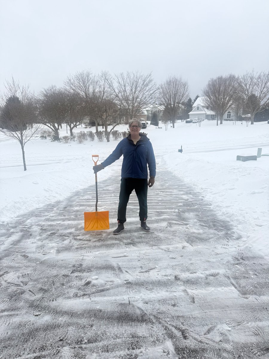 TomMarshall111's tweet image. Found the driveway!
Total was about 15" plus an inch of crust on top.
 #CentralNJ