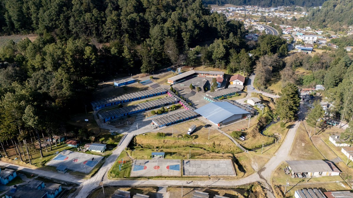UCEE_CIV's tweet photo. Seis centros educativos de San Lucas Tolimán, Sololá, fueron beneficiados con la entrega de mobiliario escolar por parte del CIV y la UCEE, fortaleciendo los espacios de aprendizaje para la niñez y juventud del municipio.
#Educación #CIV #UCEE #Sololá #SanLucasTolimán #Guatemala https://t.co/YZEok3n5FZ