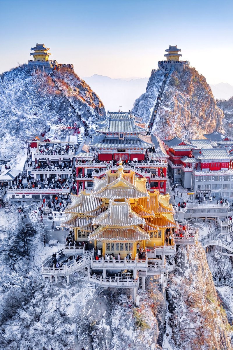 TripInChina's tweet image. Laojun Mountain in Henan after snow.