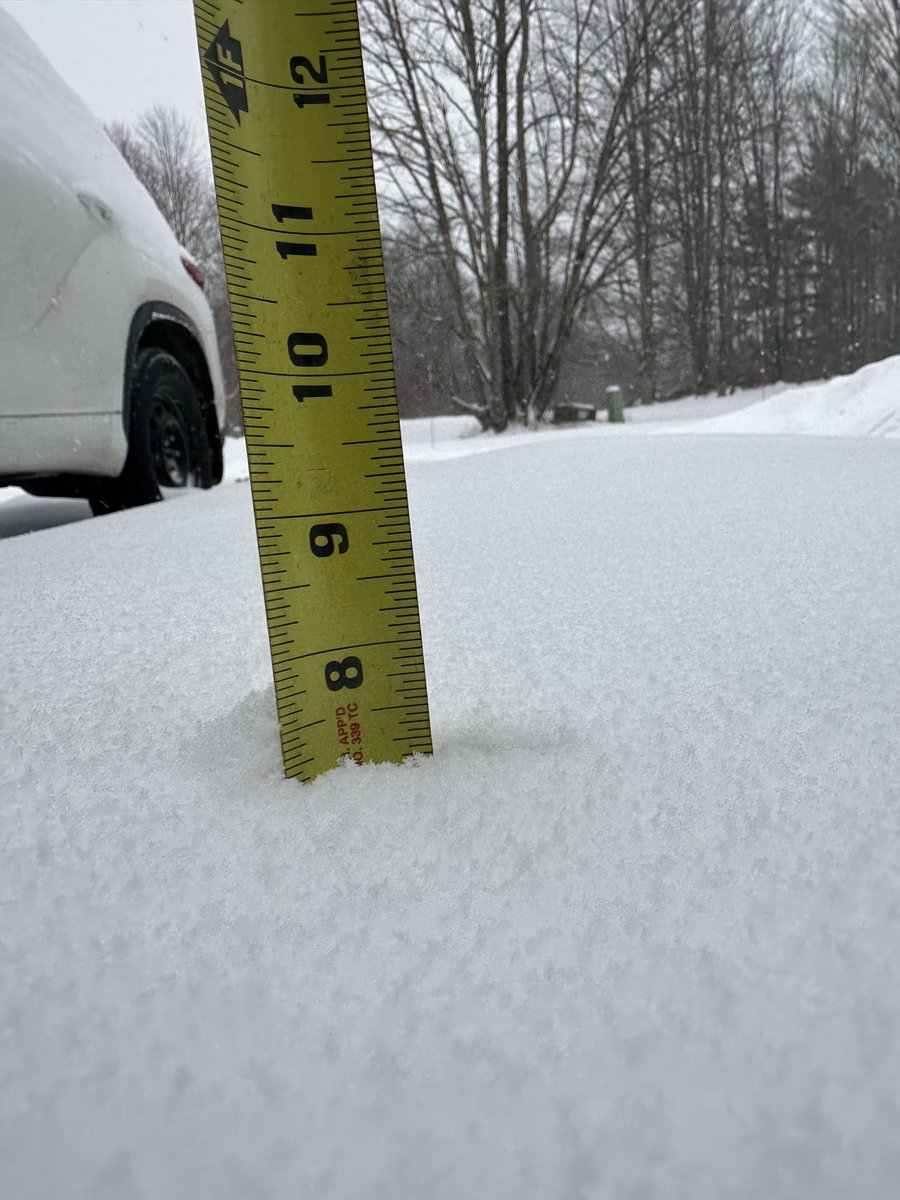 b_mccloy's tweet photo. @NWSBurlington About 8 inches (photo) plus an inch of fluff since (not photographed) for 8.5” or 9” in N Rutland Town as of 10AM Monday ☃️☃️☃️ https://t.co/0OQYxs5tj0