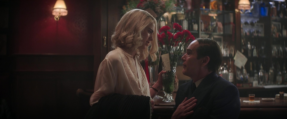 JackOCine's tweet image. Une déferlante de répliques exquises et un Ethan Hawke en état de grâce pour #BlueMoon, huis clos faisant se chevaucher le succès et l'échec pour éclairer ses personnages. Richard Linklater aurait pu rendre cette soirée encore plus jubilatoire avec une mise en scène inspirée.