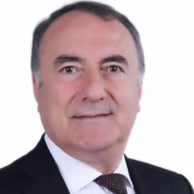 RudawTurkce's tweet photo. CHP'li Hüseyin Yaşar:

Kocaeli Valisi’nin, bir sağlık emekçisi kadının saçını “belik” örmesini gerekçe göstererek soruşturma başlatması kabul edilemez.  

Bu saç örgüsü; IŞİD barbarlarına karşı ve onun uzantısı olan, HTŞ’nin Suriye’de kadınlara yönelik katliamlarına, işkenceye ve cinsiyetçi şiddetine karşı kadınların halkların yükselttiği bir itirazın simgesidir. Bu bir onur duruşudur."