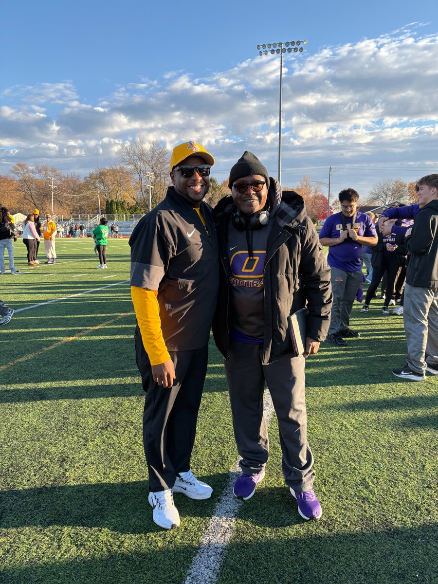 T_Wilson11's tweet photo. Can't express enough the BLESSING it is to be the product of two LOVING, CARING & SUPPORTIVE parents.
#TerranceIsThankful
#HateAverage
#FearTheStreak
#52 https://t.co/azVp27hQ9u