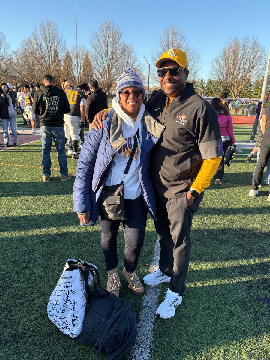 T_Wilson11's tweet photo. Can't express enough the BLESSING it is to be the product of two LOVING, CARING & SUPPORTIVE parents.
#TerranceIsThankful
#HateAverage
#FearTheStreak
#52 https://t.co/azVp27hQ9u