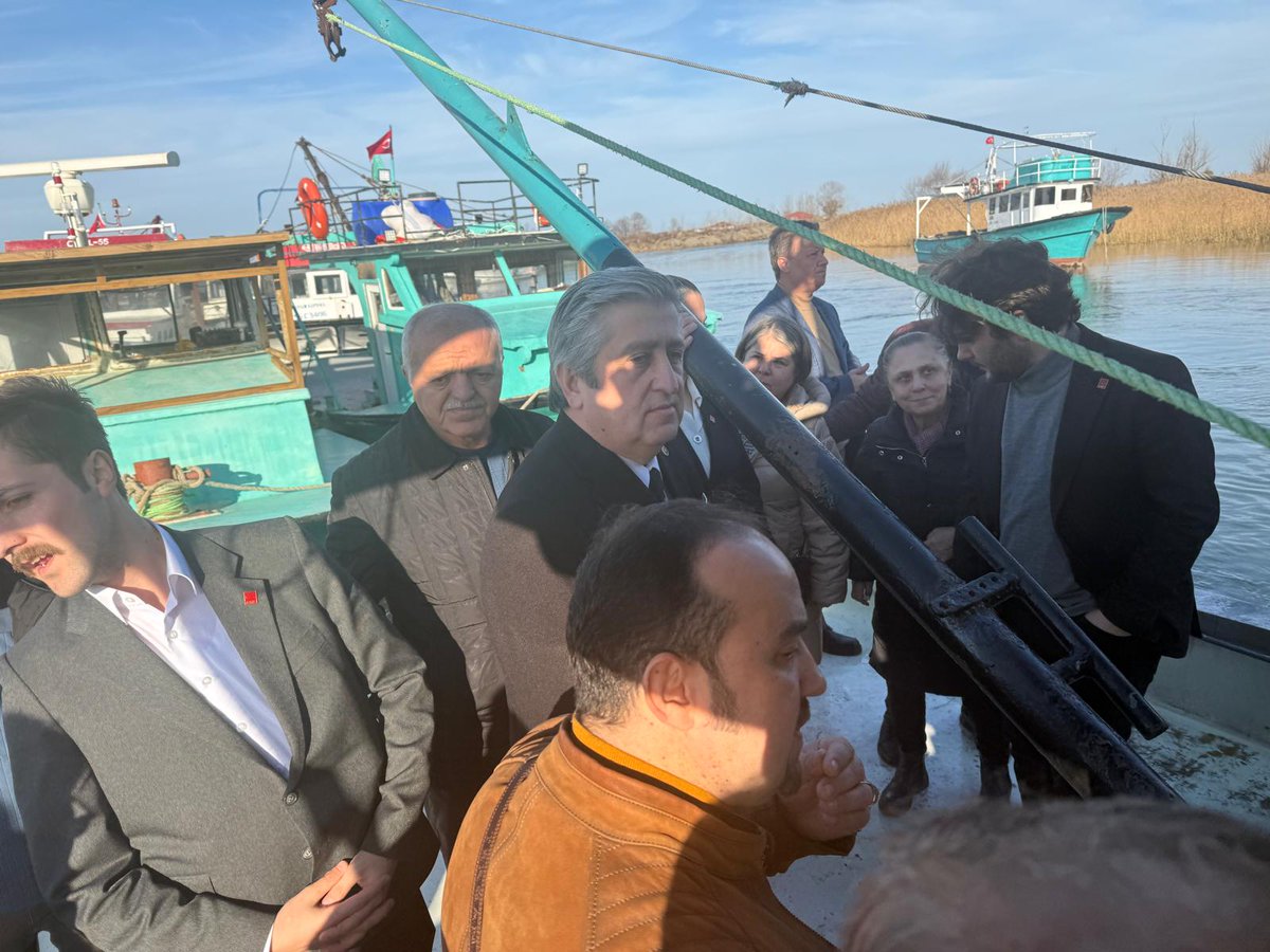 dr_muratcan's tweet photo. 📍Çarşamba
İlçe Başkanımız Bilgihan Bakır ve parti heyetimizle birlikte, Fener Mahallemizde ekmeğini denizden çıkaran balıkçılarımızla bir araya gelerek; barınak, su ve enerji temini başta olmak üzere yaşadıkları sorunları, çözüm yollarını ve partimizin bu konuda sunabileceği katkıları konuştuk...