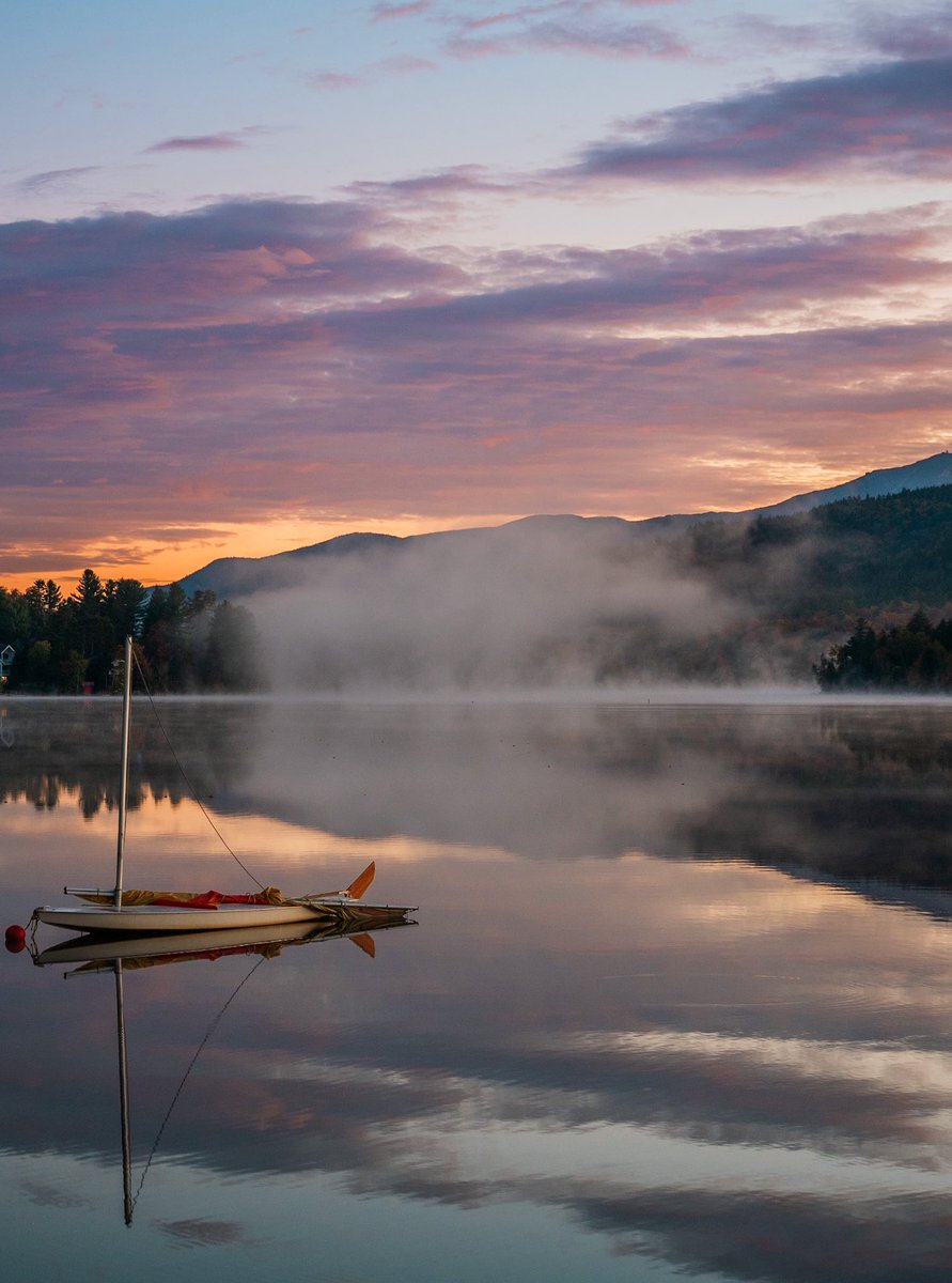 nev_in_color's tweet image. first light at the lake.