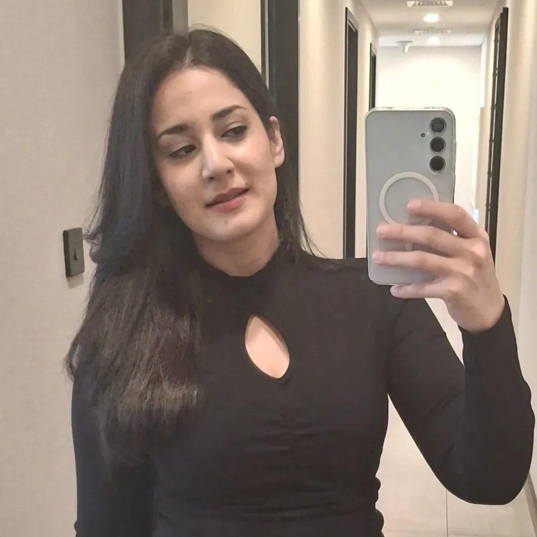 we got a mirror selfie yayyy!! 🥹❤️🌸

#AditiRathore