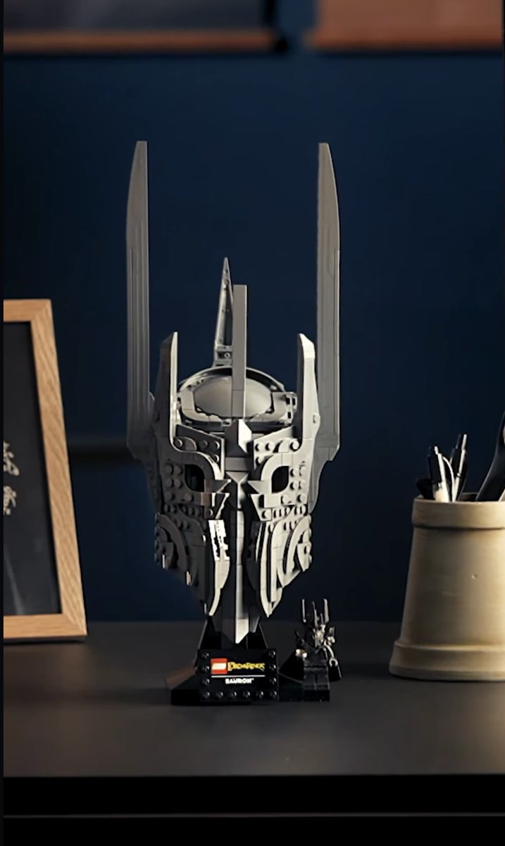 InsertNameOfi's tweet photo. Un casco para gobernarlos a todos.
La esencia de Mordor convertida en bloques.
Ideal para fans de la saga, coleccionistas LEGO y amantes del universo de Tolkien.
¿Lo exhibes o sucumbes a su poder? 👁️🔥
#LEGOLordOfTheRings #Sauron #CascoDeSauron #LEGOCollectors #InsertNameOficial https://t.co/BXC5yZnZVk