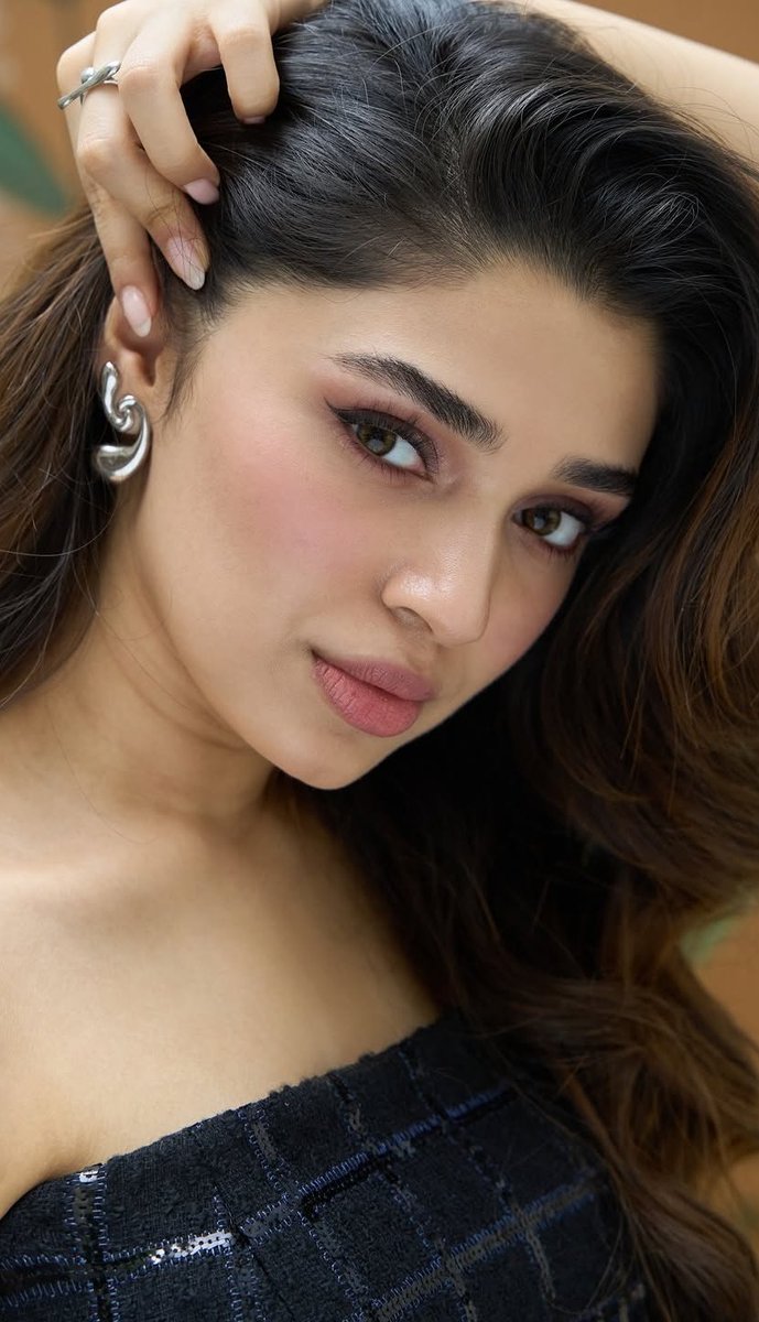 KKuttaps's tweet image. Young hotty😋
#KrithiShetty