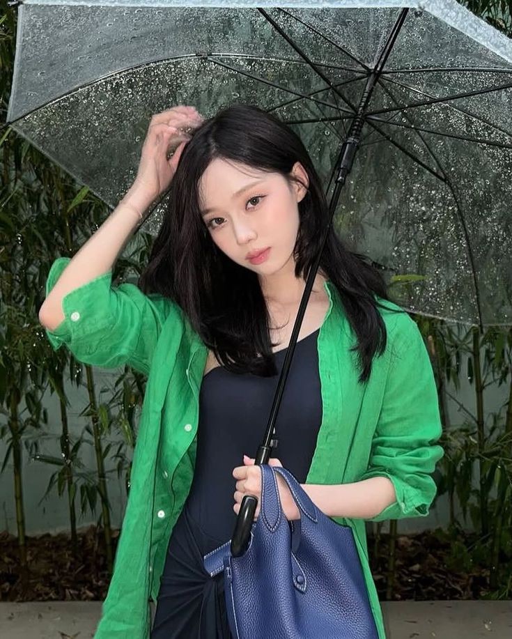 Kalau kata lagu "sedia aku sebelum hujan" tapi kalau kata aku mending kita neduh aja dulu gapapa sambil mamam mie ayam. Haii!! Lama winteo ngga menyapa kalian. Ada yang mau live convo? Gimana hari seninnya? ૮ ˶ᵔ ᵕ ᵔ˶ ა