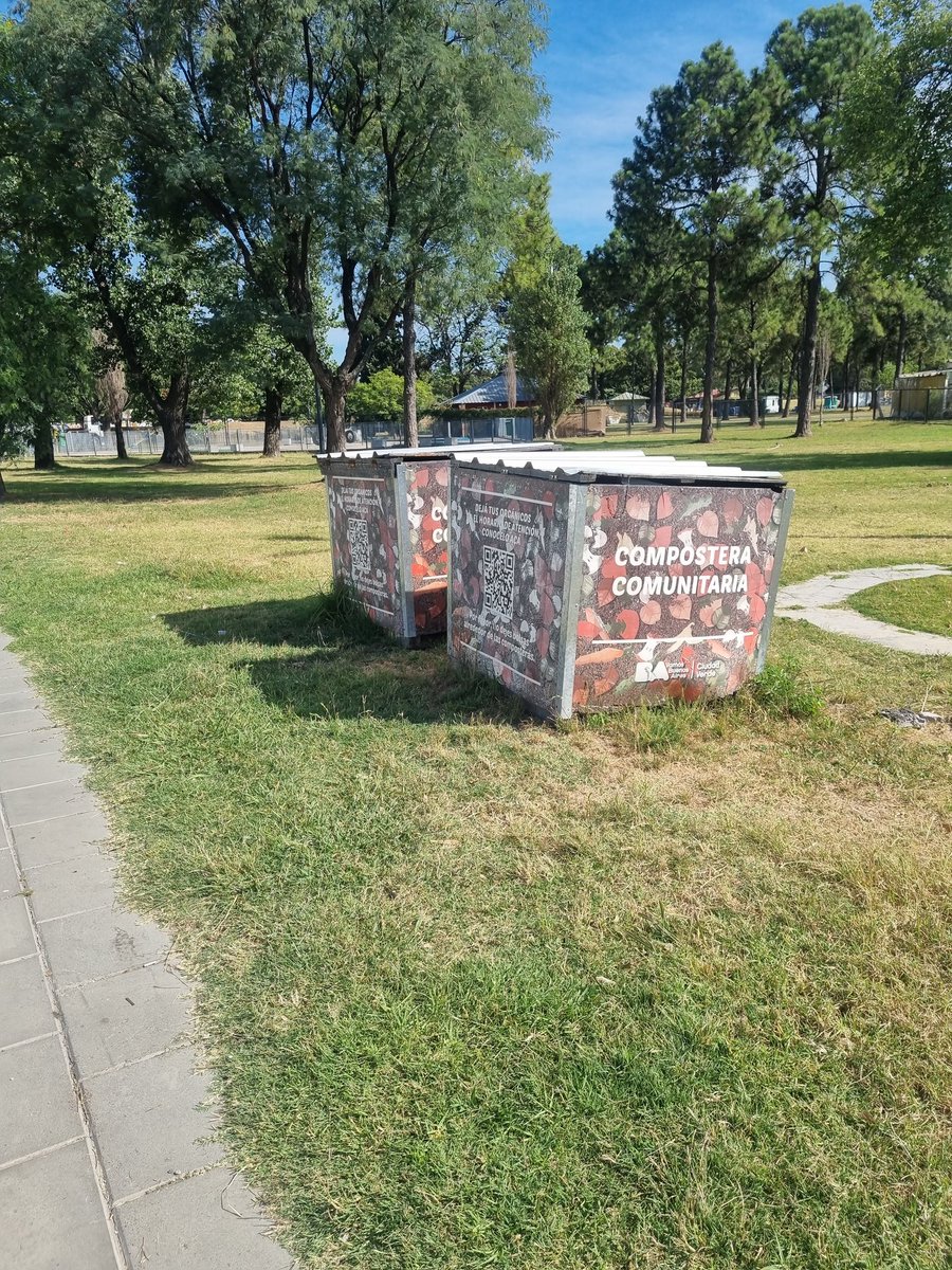 Hola, <a href="/BACiudadVerde/">BA Ciudad Verde</a> <a href="/ibaistrocchi/">Ignacio Baistrocchi</a>, podrán cambiar o retirar esas composteras? No tienen mantenimiento y hay roedores dando vueltas. Comuna 8 Barrio Olímpico 23 de junio entre Demeddi y Camet