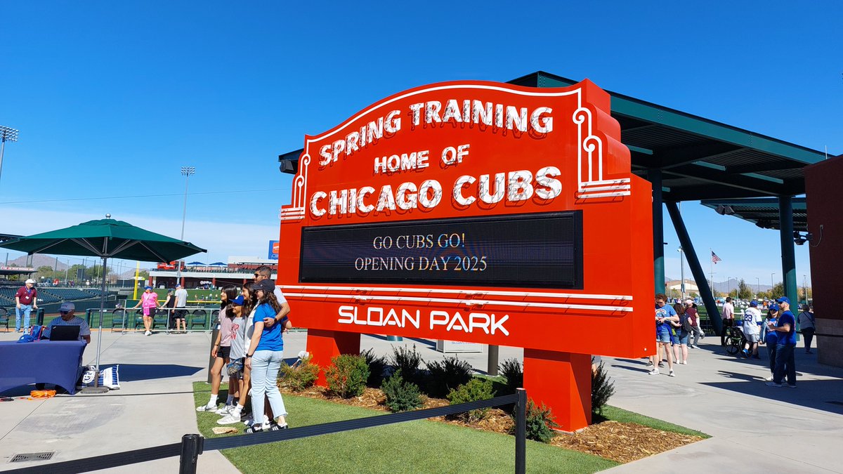 アリゾナ州 昨年、初めてメジャーリーグのスプリングトレーニングを観に行った。フェニックスはラスベガスから車で約5時間、似たような雰囲気なのかと思っていたら、大都会＆郊外は大自然で驚いた！  今回は、初めてドジャースのCamelback Ranchに行くので、今は下調べで ...