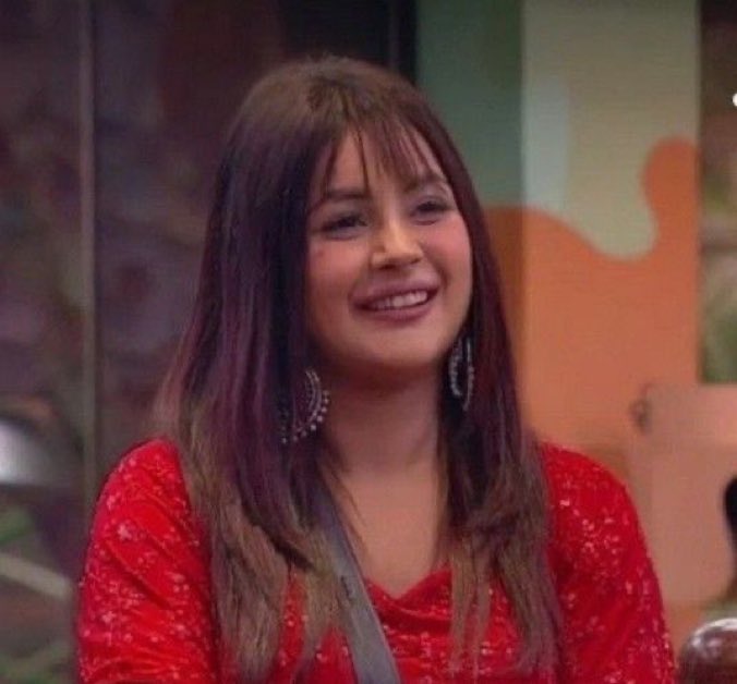 Her smile can light up the whole world! <a href="/ishehnaaz_gill/">Shehnaaz Gill</a>, you're a shining starrr 

#HBDShehnaazGill