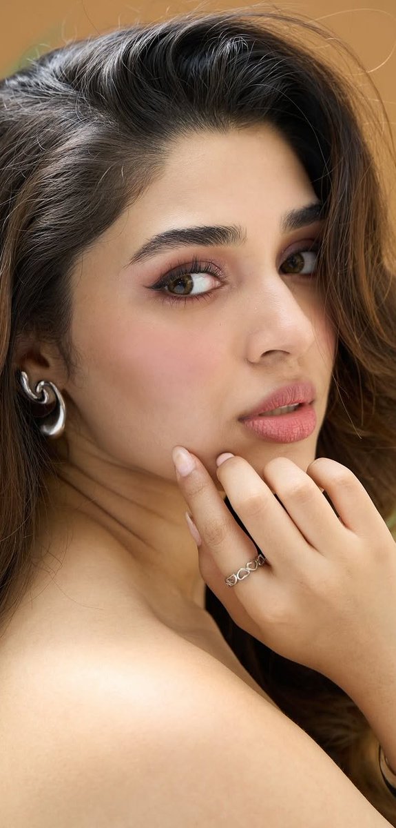 KKuttaps's tweet image. Young hotty😋
#KrithiShetty