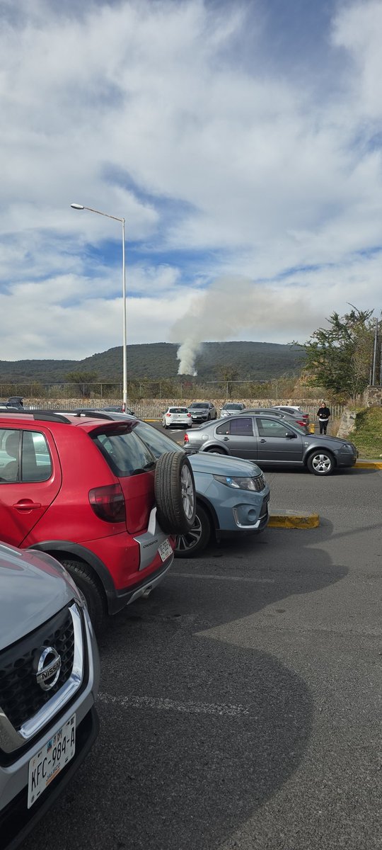 Dreykoo's tweet photo. Incendio a espaldas de ciudad judicial. @Trafico_ZMG @protecioncivl https://t.co/ZSh4xOZ2ax