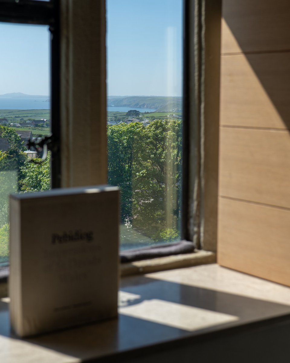 Roch Castle tweet media