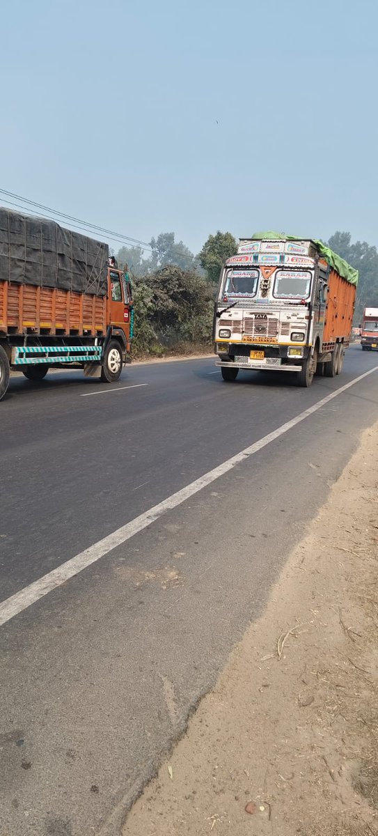 राष्ट्रीय सड़क सुरक्षा माह 2026 के अंतर्गत दिनांक 17.01.2026 को जनपद बिजनौर मे माल वाहनों में ओवर लोडिंग तथा माल वाहनों में सवारी ढोने के विरुद्ध चैकिंग अभियान चलाया गया एवं चालकों को सड़क सुरक्षा के प्रति जागरूक किया गया।