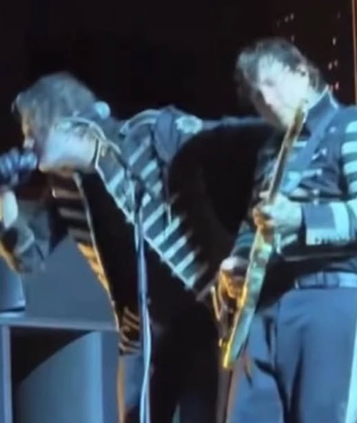 dilfdelonge's tweet image. this band still serves frerard the old fashioned way (no more than 3 pixels)