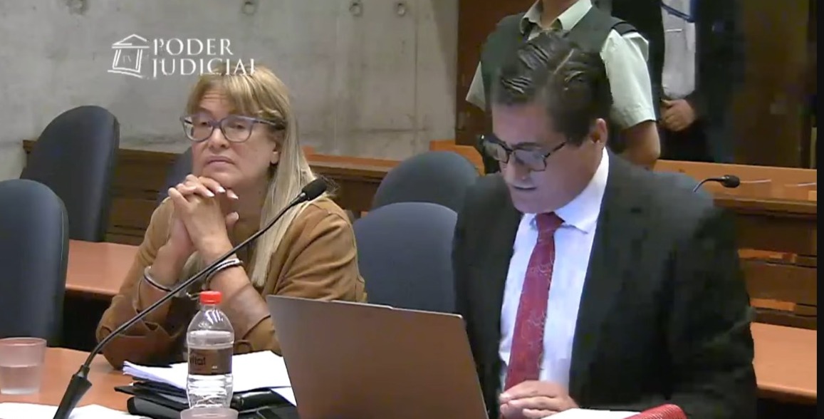 ciper's tweet image. En estos momentos, Ángela Vivanco está siendo formalizada por cohecho y lavado de activos. Estos son cinco reportajes publicados por CIPER que revelaron  antecedentes que hoy forman parte de la investigación contra la exministra de la Corte Suprema: