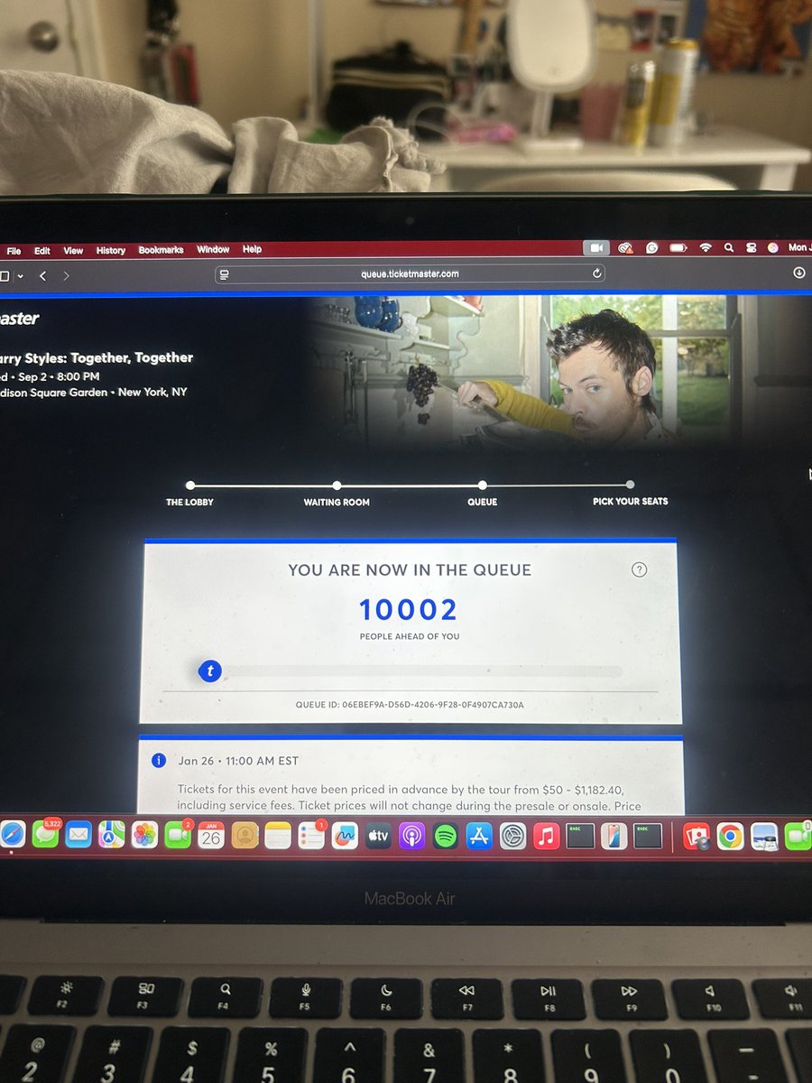 GLADIATORSBASS's tweet image. guys actually if u don’t have an Amex get out of the queue before I kms