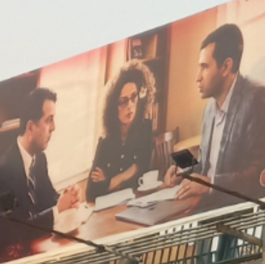 بله، من خائن به علی خامنه‌ای هستم، چون علی خامنه‌ای جنایت‌کار خائن به ایران و مردمش است.
از تبلیغات رایگان و گسترده سپاس‌گزارم.
بار بعد از نسخه‌ی بهتری از هوش‌مصنوعی استفاده کنید.