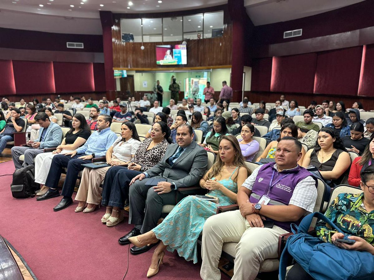 Gobernadora Aurora Valle participó en foro de la ESPAM por el Día de la Educación Ambiental, resaltando la gestión del Gobierno en Manabí por nuestro planeta. #ElNuevoEcuador