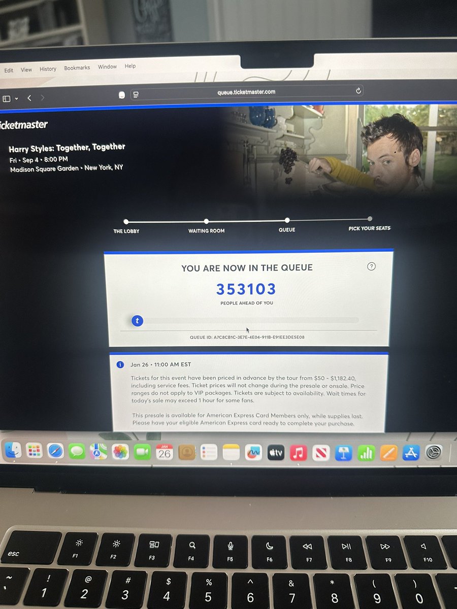 espressdjo's tweet image. all of you bitches do NOTTTT have an amex 😭😭😭