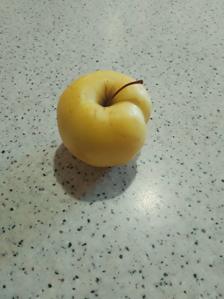 An apple with a butt o_o
A bapple if you will