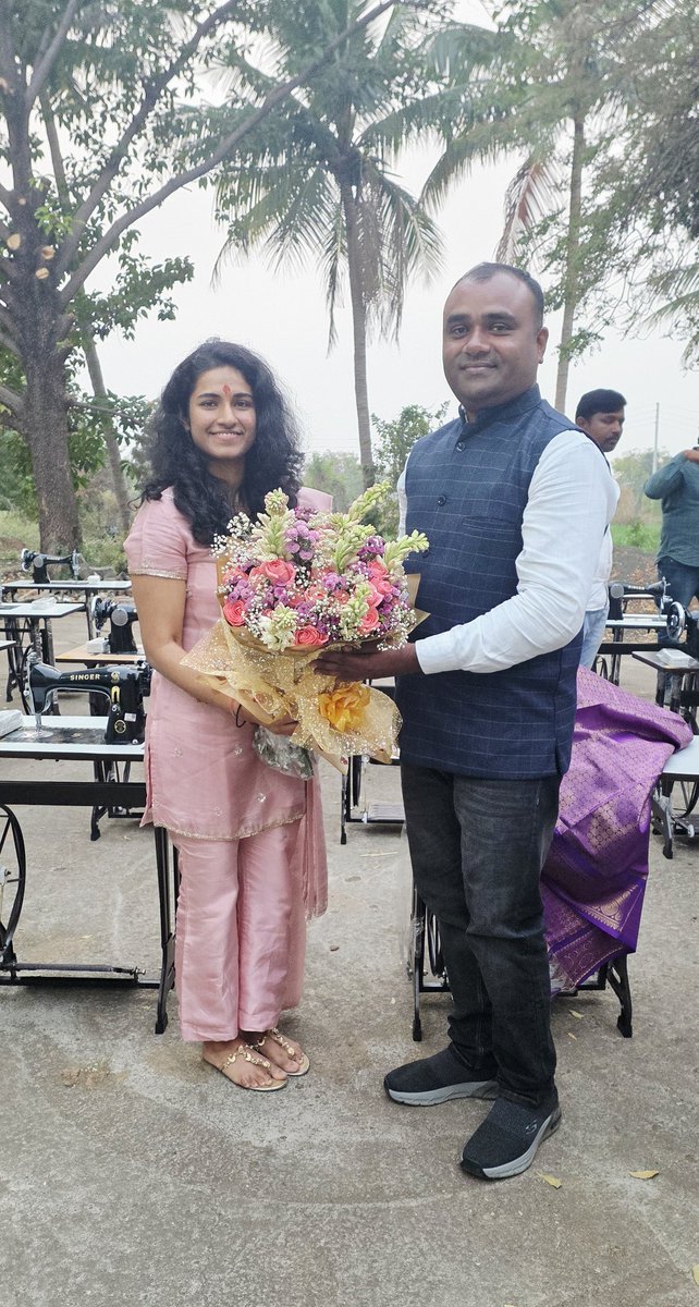 SandeepChavanPA's tweet photo. #मंत्री : मेघनाताई बोर्डीकर यांच्या "कन्या" इशीता'दीदी मेघना दिपक साकोरे आपणास वाढदिवसानिमित्त 🎂🎂 अनंत शुभेच्छा.

Best wishes to Ishita'didi Meghna Deepak Sakore, daughter of #Minister Meghnatai Bordikar, on the occasion of her birthday! 🎂🎂 https://t.co/BdZ1lUKUta