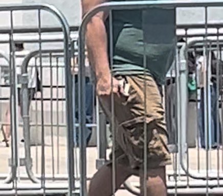 TheHSBrasil's tweet image. Pessoas saindo com bolos de ingresso, pra gente não tinha ingresso impresso. 

A gente pagando 22,00 em taxa de QR CODE  e eles saindo com bolos de ingressos.

@ErikakHilton @cortezpsol @proconspoficial