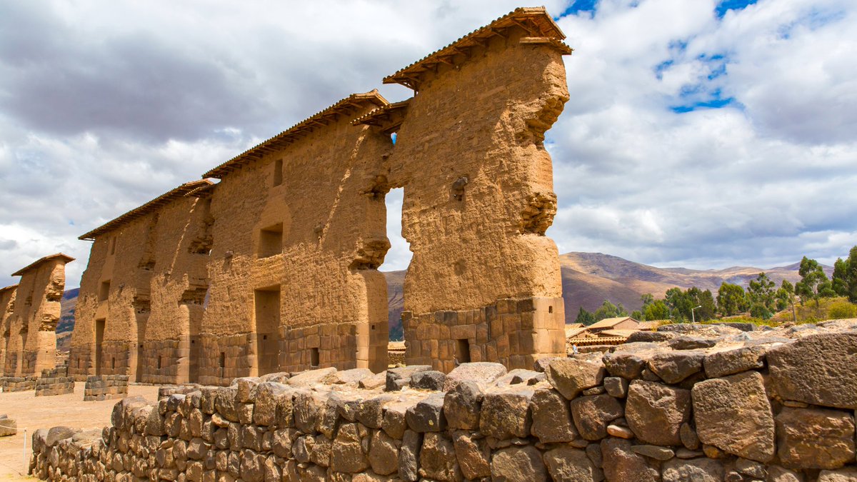 JoelPalacios655's tweet image. En la Ruta del Sol, Raqchi se presenta como un punto clave para entender la organización religiosa y territorial del mundo inca en pleno altiplano.
Enlace:avalostours.com/la-ruta-del-so… 
#Peru #RutaDelSol #Raqchi #Cusco #Puno #ViajesPeru