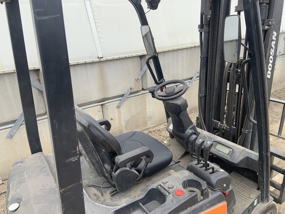 Raise your game with this 2022 Doosan B20T-7 forklift—heavy lifting just got easier: bit.ly/4bj78D7 #MachineMonday
~~
Montez d’un cran avec ce 2022 Doosan B20T-7 de chariot élévateur, lever des charges lourdes devient plus facile: bit.ly/49Ak7yX #LundiMachine