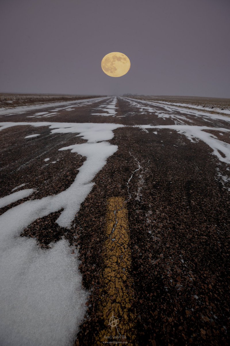 take me home country road... 🌕
📷 © Aaron J. Groen 
#SouthDakota #supermoon