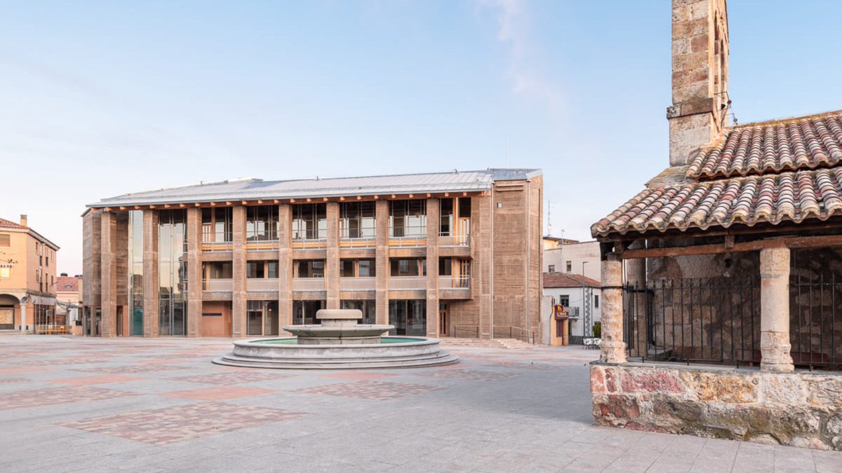 🏛️ El pavimento define recorridos, soporta un uso intensivo y contribuye a la experiencia del espacio. El Centro Cultural STOA es un ejemplo de cómo una buena solución de pavimentación marca la diferencia.

👉 bit.ly/49Y5OTS

#CerámicaCampo #Pavimentos #Arquitectura