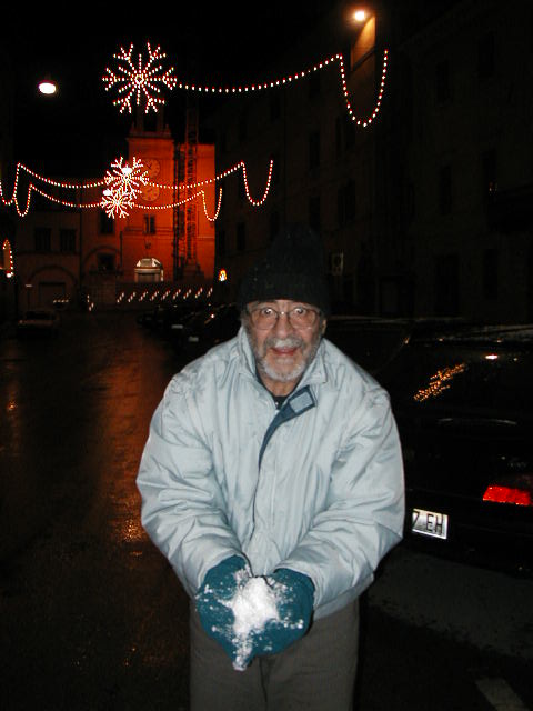 <a href="/FMilanessi/">MILA</a> Fue el día que estuvimos donde nació mi abuelo en medio del campo Colleluce frazione di San Severino Marche y en la Piazza del Popolo de SSM donde vio la nieve por primera vez 🥹