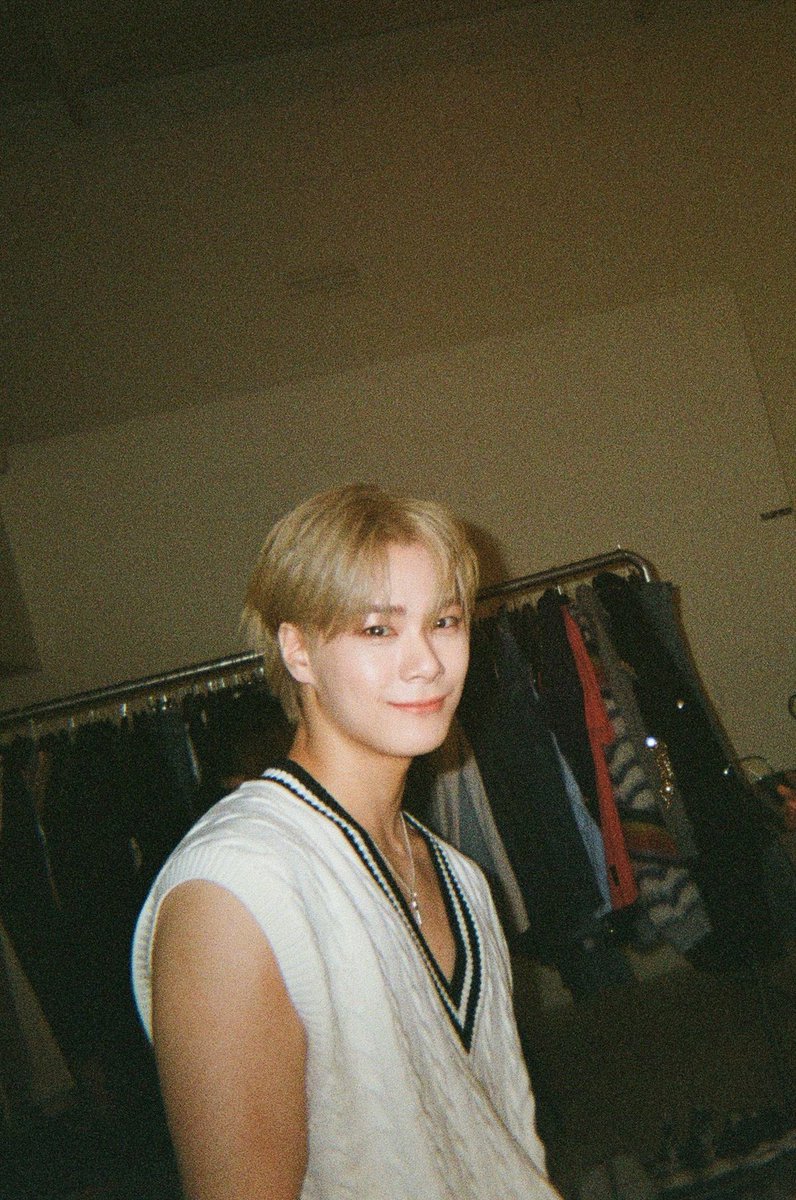 srnh_un's tweet photo. 비니 생일 축하해🎂︎💖
비니가 많은 사랑으로 감싸길
너무 좋아요⟡.·
#영원히빛나는달_문빈_생일축하해 https://t.co/gjQyAegssj