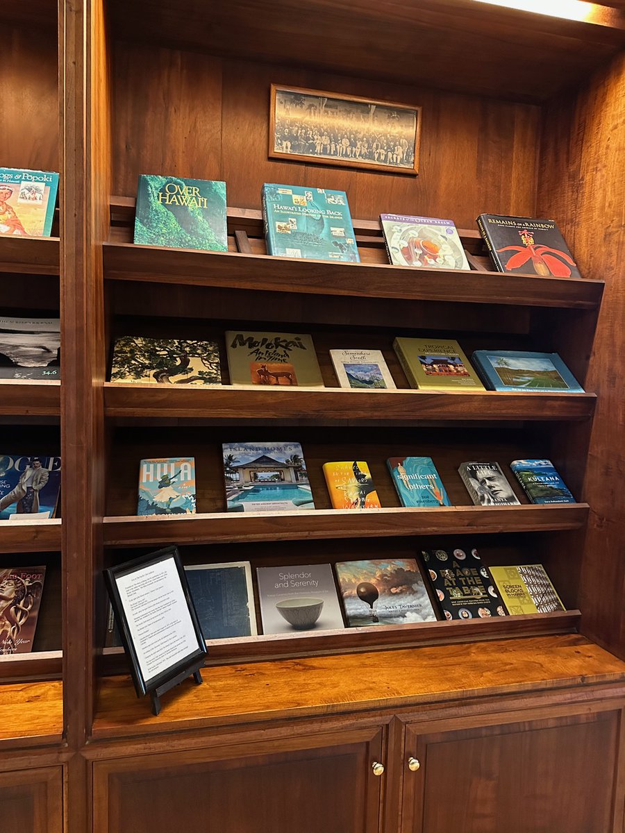 PVArcHItects's tweet photo. Always exciting to spot Island Homes: Casual Elegance in Design gracing the shelves of the Library at The Pacific Club Honolulu. #islandhomes #petervincentarchitects #pacificclubhnl #architecturalbooks #residentialdesign https://t.co/GgV3247SxG