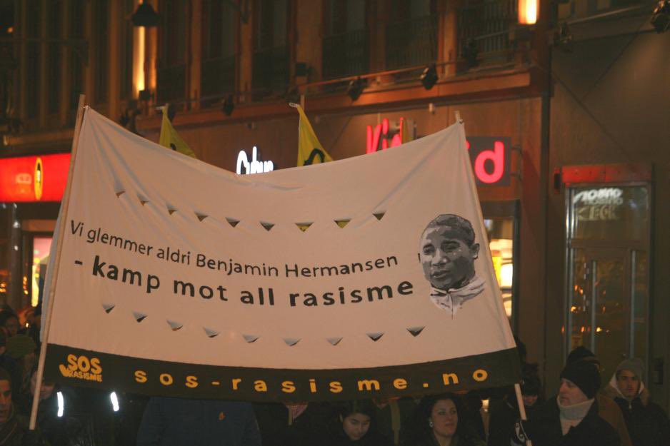 25YearsAgoLive's tweet image. Benjamin Hermansen, a Norwegian mixed-race teenager, is stabbed to death by the Neo-Nazi group Boot Boys. 

Anti-Fascist protests erupt throughout Oslo.