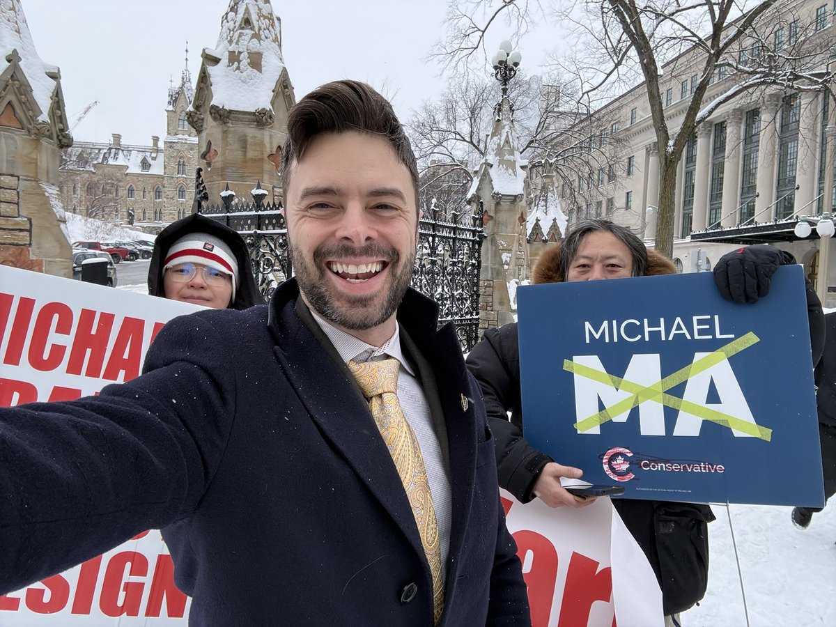 strauss_matt's tweet image. Terrific to see some citizens of Markham-Unionville exercising their democratic right to protest on Parliament Hill this morning.

“Resign Michael Ma!”

“He never talked to us, he is avoiding us!”