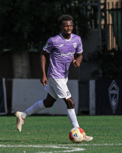 actorrellano's tweet image. 💜 ¡𝙂𝙍𝘼𝘾𝙄𝘼𝙎 𝙋𝙊𝙍 𝙏𝙊𝘿𝙊, 𝘼𝙈𝙊𝙎!

Amos E. Wanjala pone fin a su etapa en el AC Torrellano después de una trayectoria llena de esfuerzo y entrega, ganándose el respeto y el cariño tanto dentro como fuera del terreno de juego.