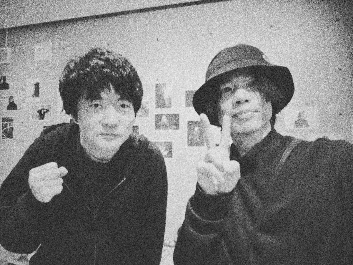 写真家のイソさんのイベントに行ってきました。
スマホやアプリやAIで加工した写真が持て囃されている時代の中で、しっかりと「芸術」として「生きる意思」をたっぷり感じる写真に感心しました。

同じ岐阜県の東濃地域から世に活躍する人間が出てくるのは嬉しいし自分も頑張らなきゃって思います。