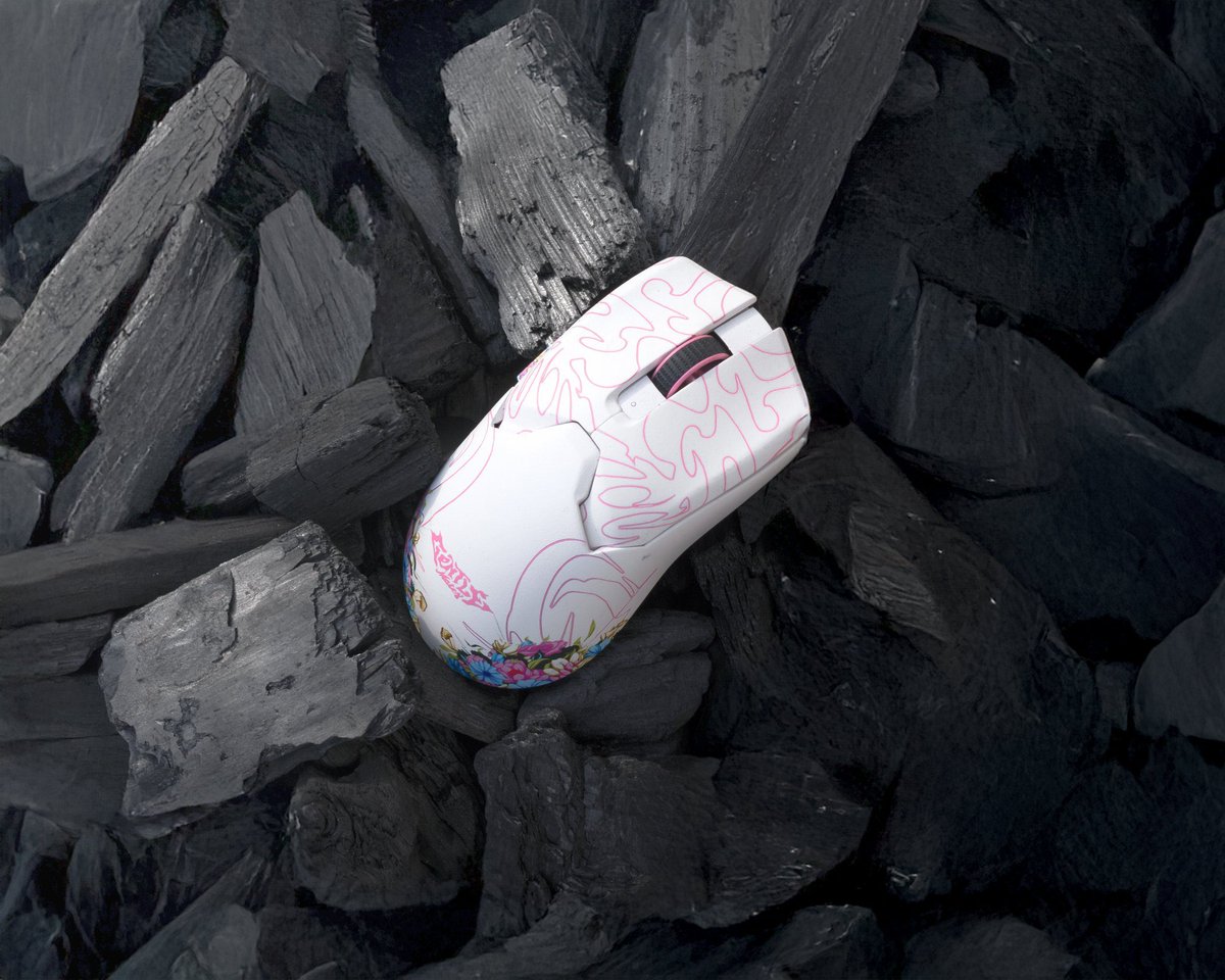 Si vous recherchez un graphiste ou que vous connaissez quelqu’un qui cherche un graphiste, je suis disponible à 100% pour de nouveaux projets !