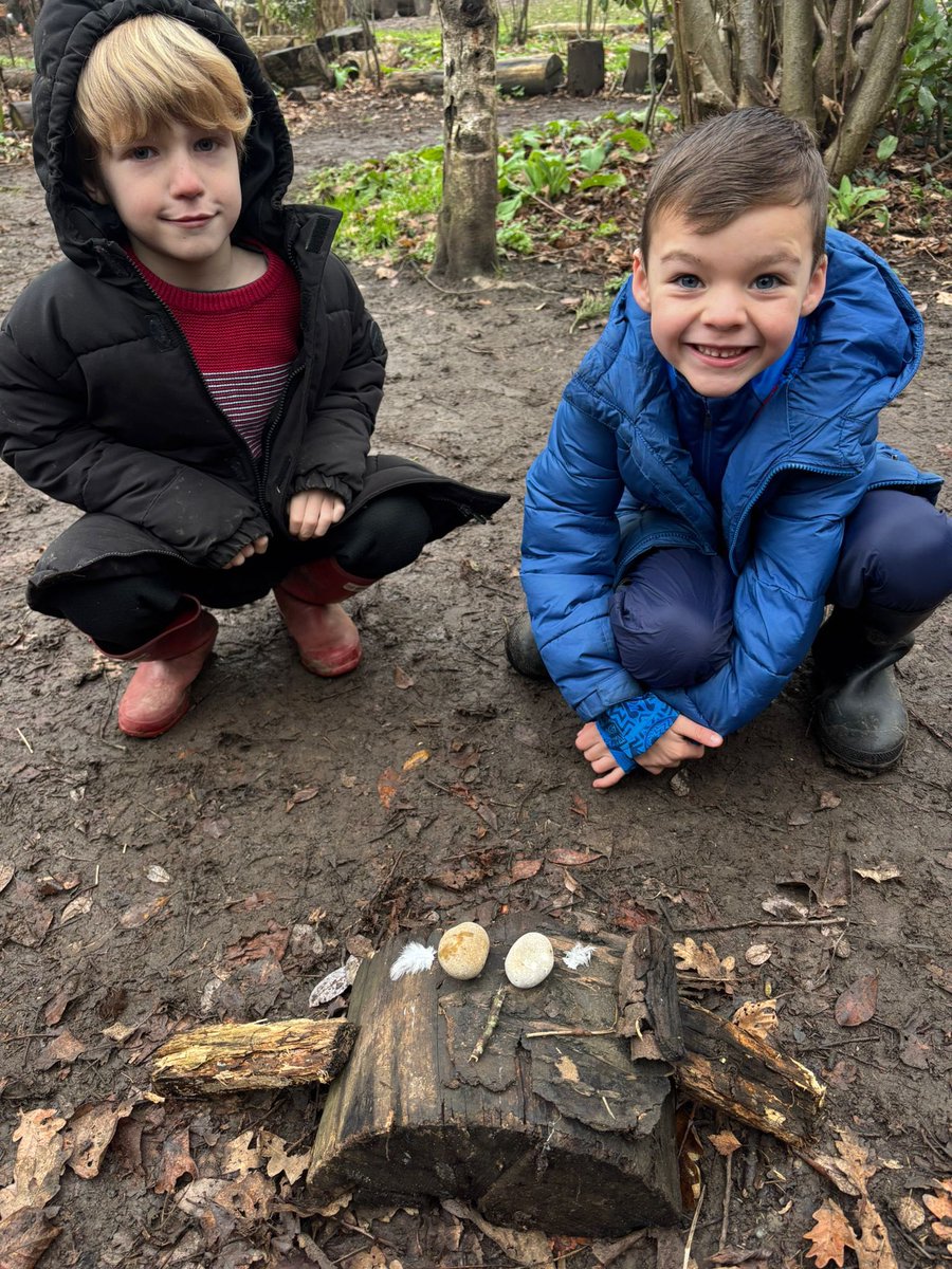 LEOforestschool's tweet image. Year 2 @HurstParkSchool had a fantastic time at Forest School 🌿🐦
We worked on our topic of birds by getting creative and making our own bird masterpieces using natural resources from the forest. So much imagination, teamwork, and outdoor learning! 🍂✨
#ForestSchool #Year2