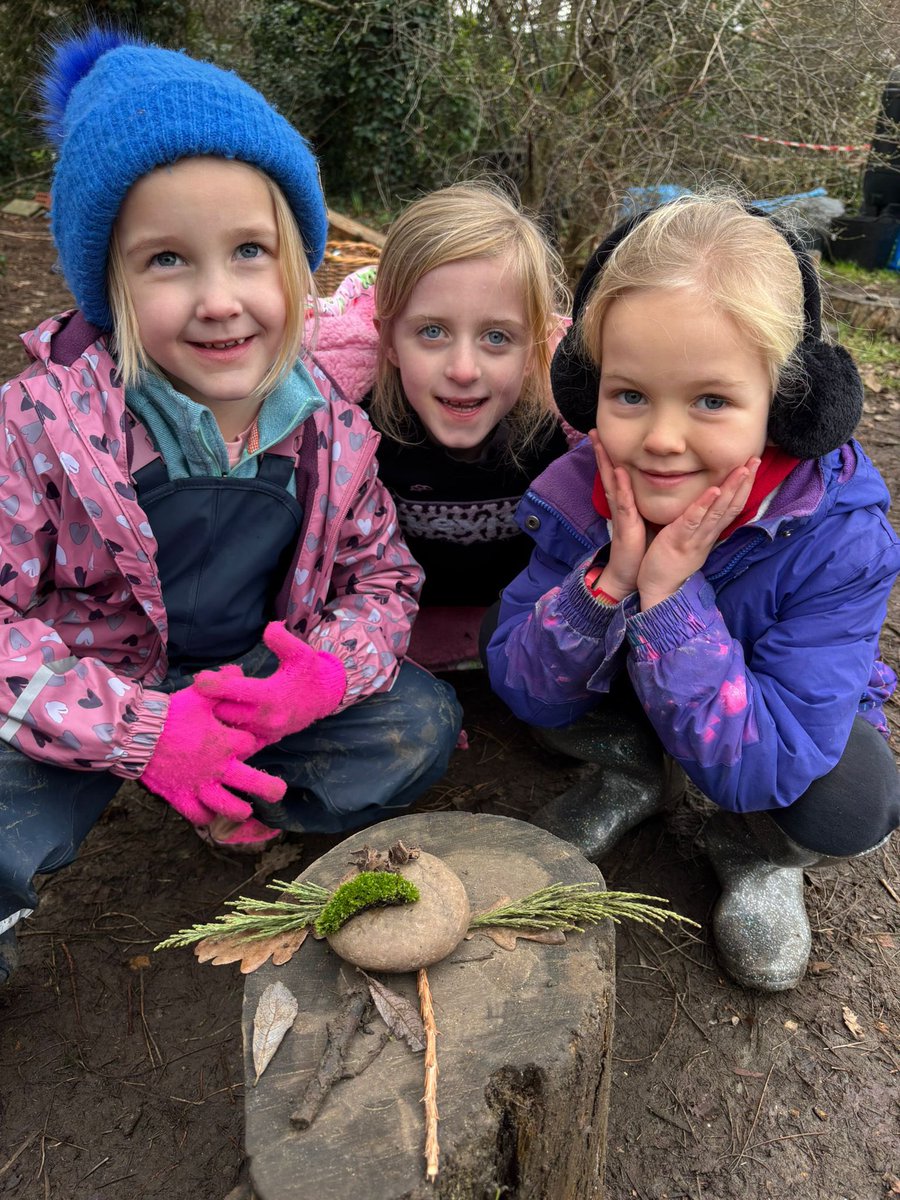 LEOforestschool's tweet image. Year 2 @HurstParkSchool had a fantastic time at Forest School 🌿🐦
We worked on our topic of birds by getting creative and making our own bird masterpieces using natural resources from the forest. So much imagination, teamwork, and outdoor learning! 🍂✨
#ForestSchool #Year2