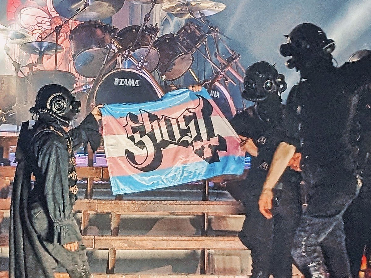 si sos trans y fan de Ghost, recorda que Ghost te apoya.

los dos Papas te apoyan, desde el religioso hasta el satánico, eso le duele a los conservadores.